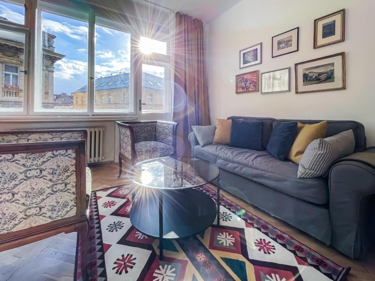 Turnkey I Vintage Terrace Apartment Prága Kültér fotó