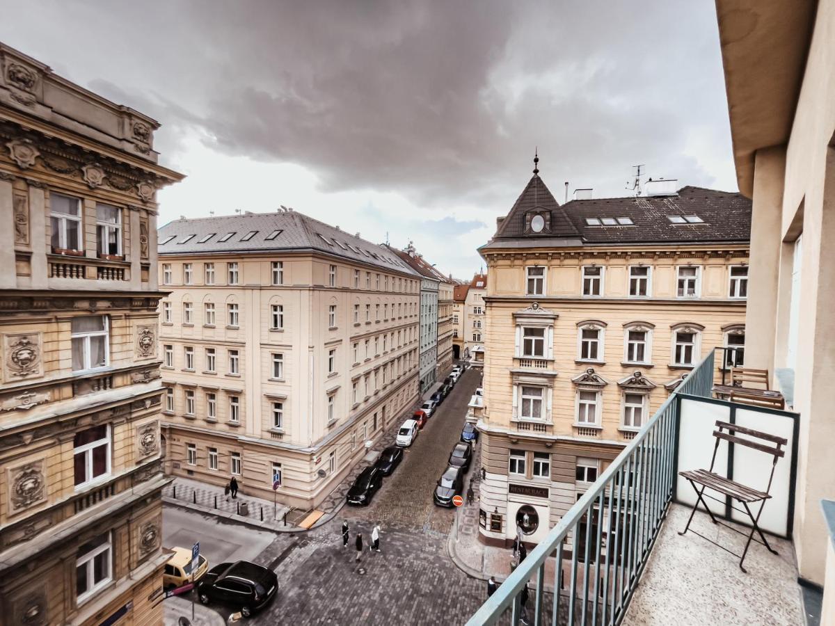 Turnkey I Vintage Terrace Apartment Prága Kültér fotó