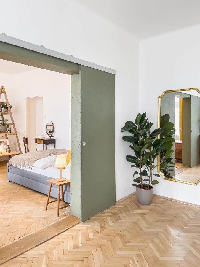 Turnkey I Vintage Terrace Apartment Prága Kültér fotó