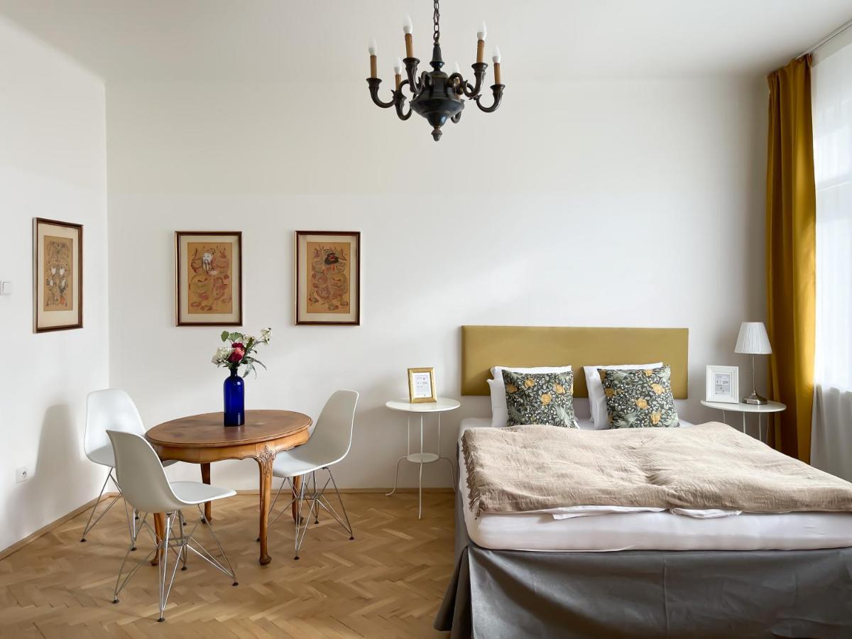 Turnkey I Vintage Terrace Apartment Prága Kültér fotó