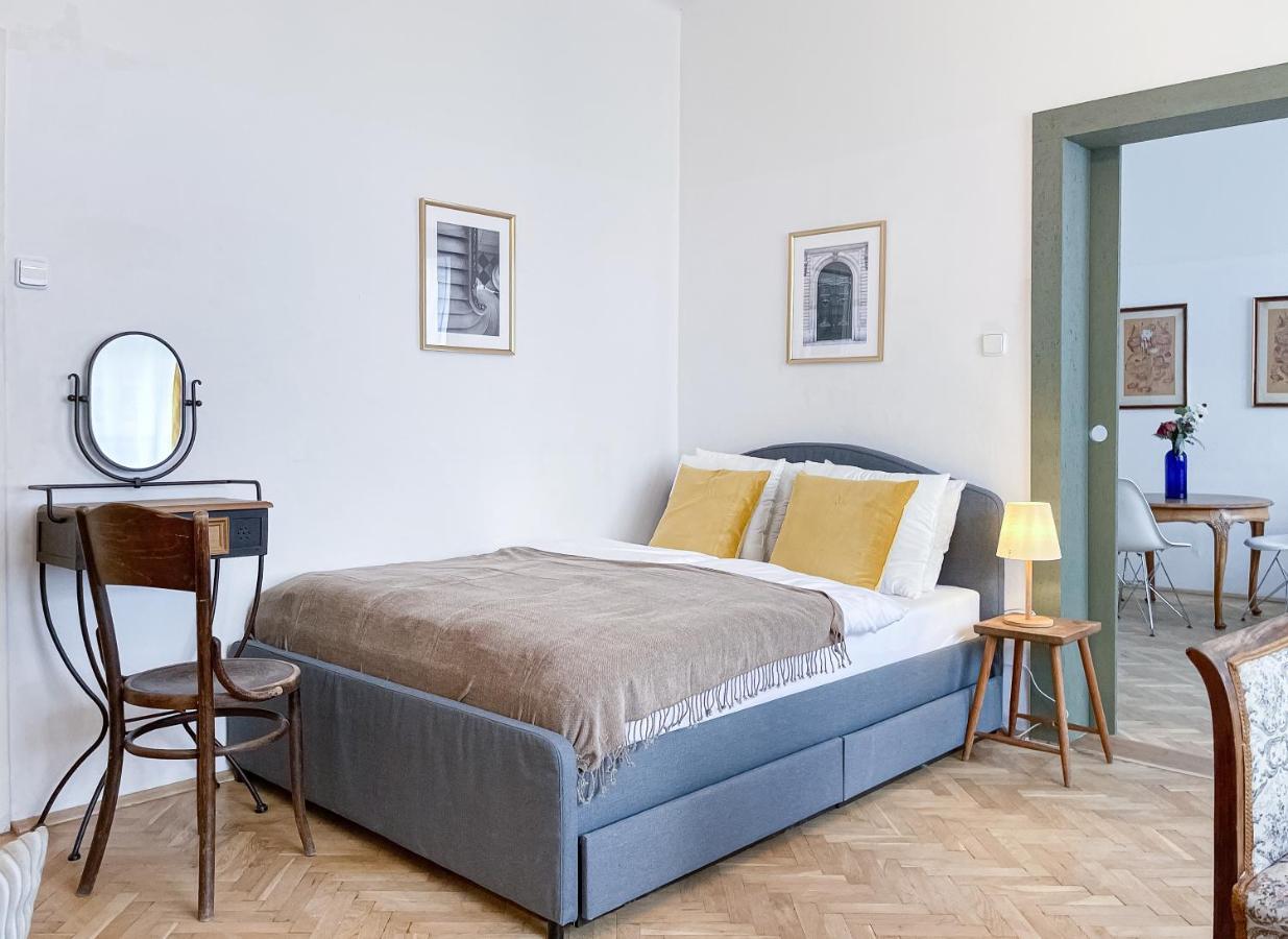 Turnkey I Vintage Terrace Apartment Prága Kültér fotó