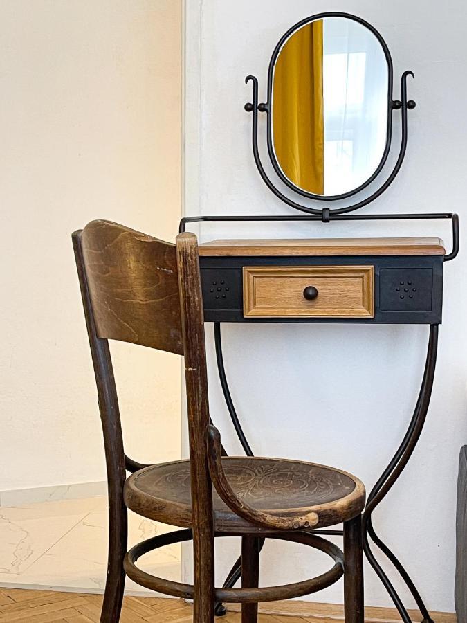 Turnkey I Vintage Terrace Apartment Prága Kültér fotó