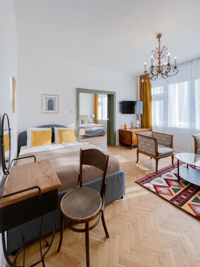 Turnkey I Vintage Terrace Apartment Prága Kültér fotó